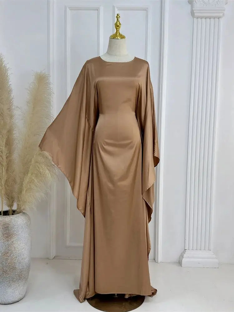 Elegant Maxi Dress with Spaghetti Straps and High Slit