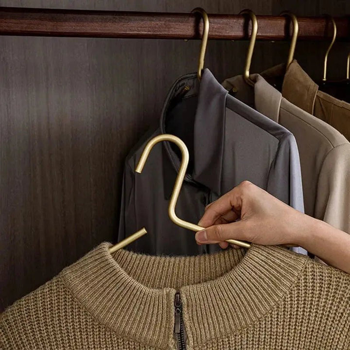 Luxe Non-Slip Clothes Hangers – Closura