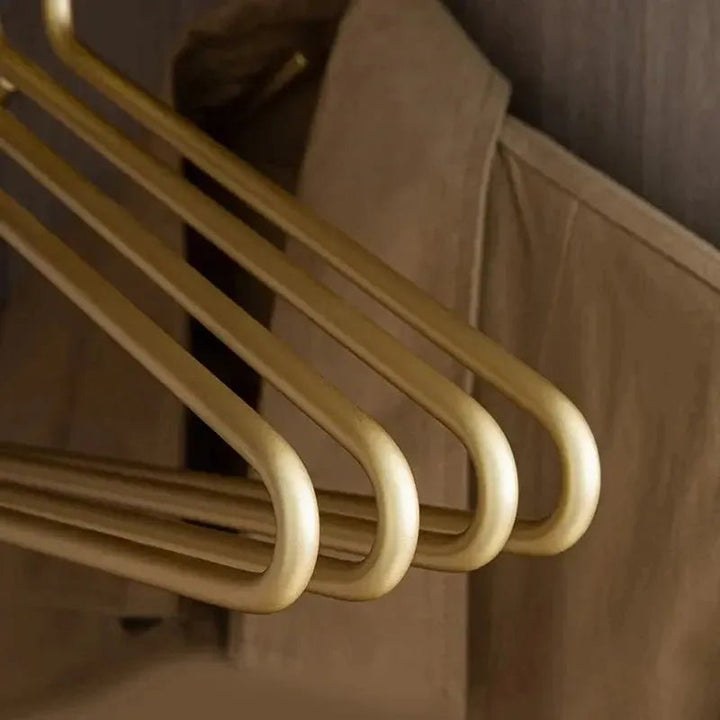 Luxe Non-Slip Clothes Hangers – Closura