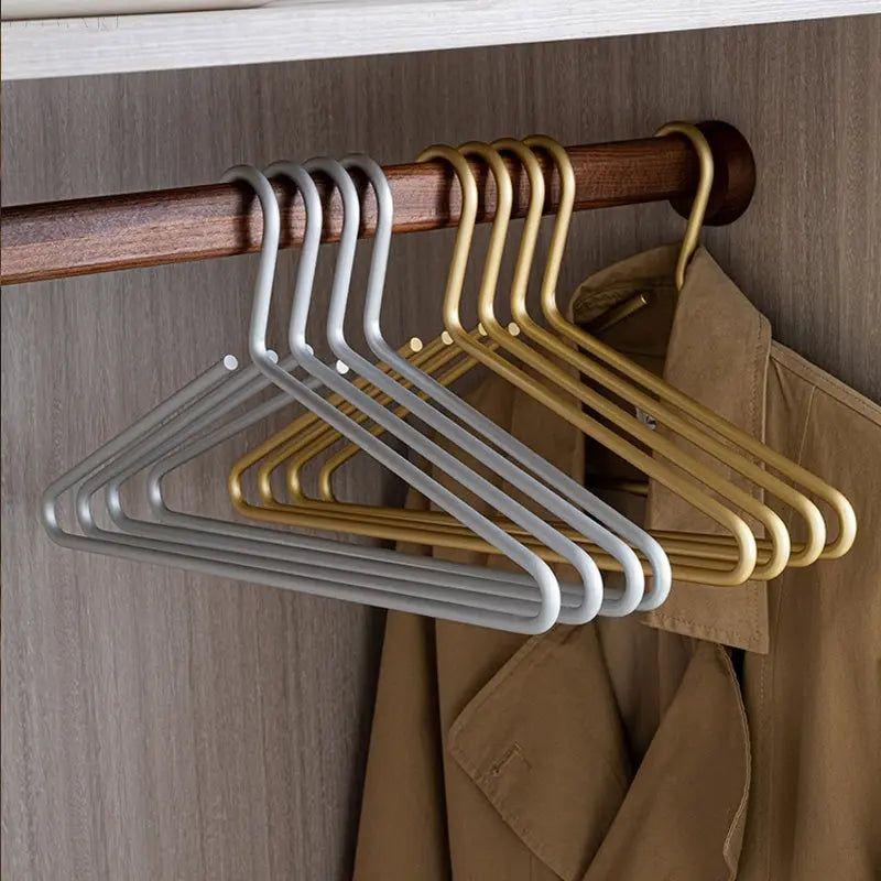 Luxe Non-Slip Clothes Hangers – Closura