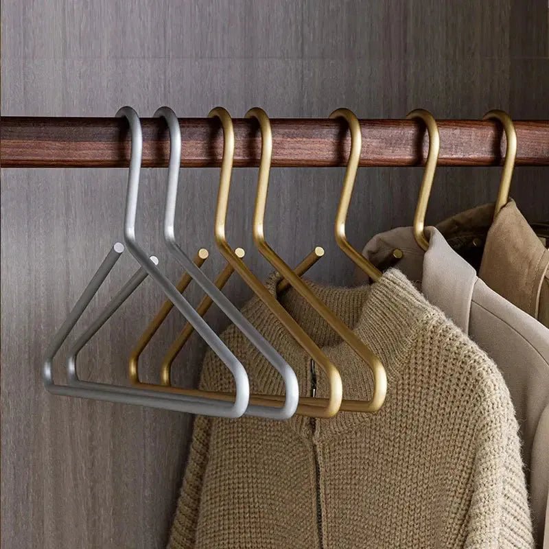 Luxe Non-Slip Clothes Hangers – Closura