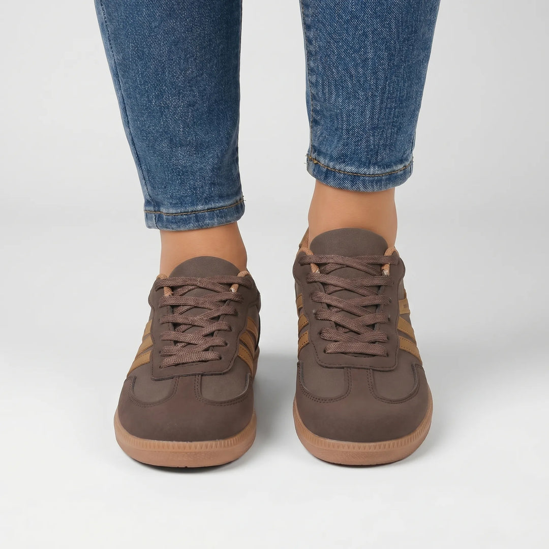 VelvoroFlat Lace-Up Retro-Stripe Trainer