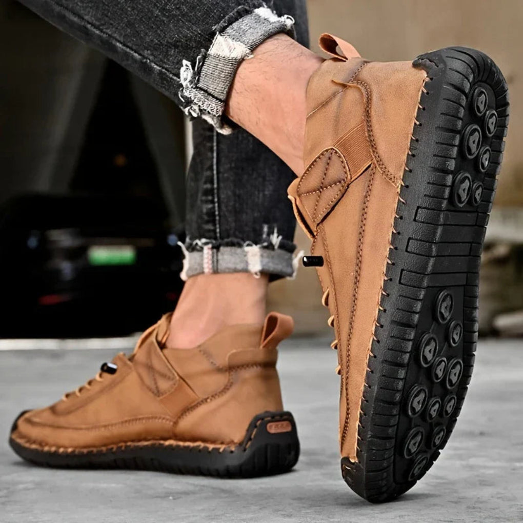 https://cdn.shopify.com/s/files/1/0620/0587/0655/files/men-s-leather-orthopedic-sneakers-black-with-comfo-17.webp?v=1771633060